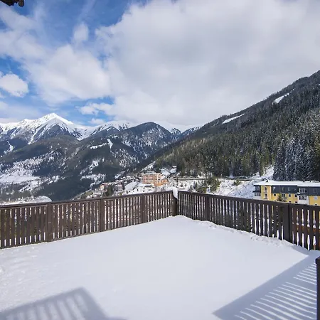 In Near Slopes Apartment *